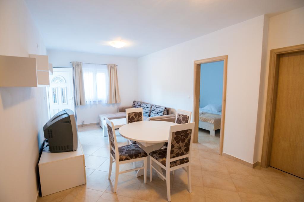 Rujno Apartments Starigrad Paklenica Phòng bức ảnh